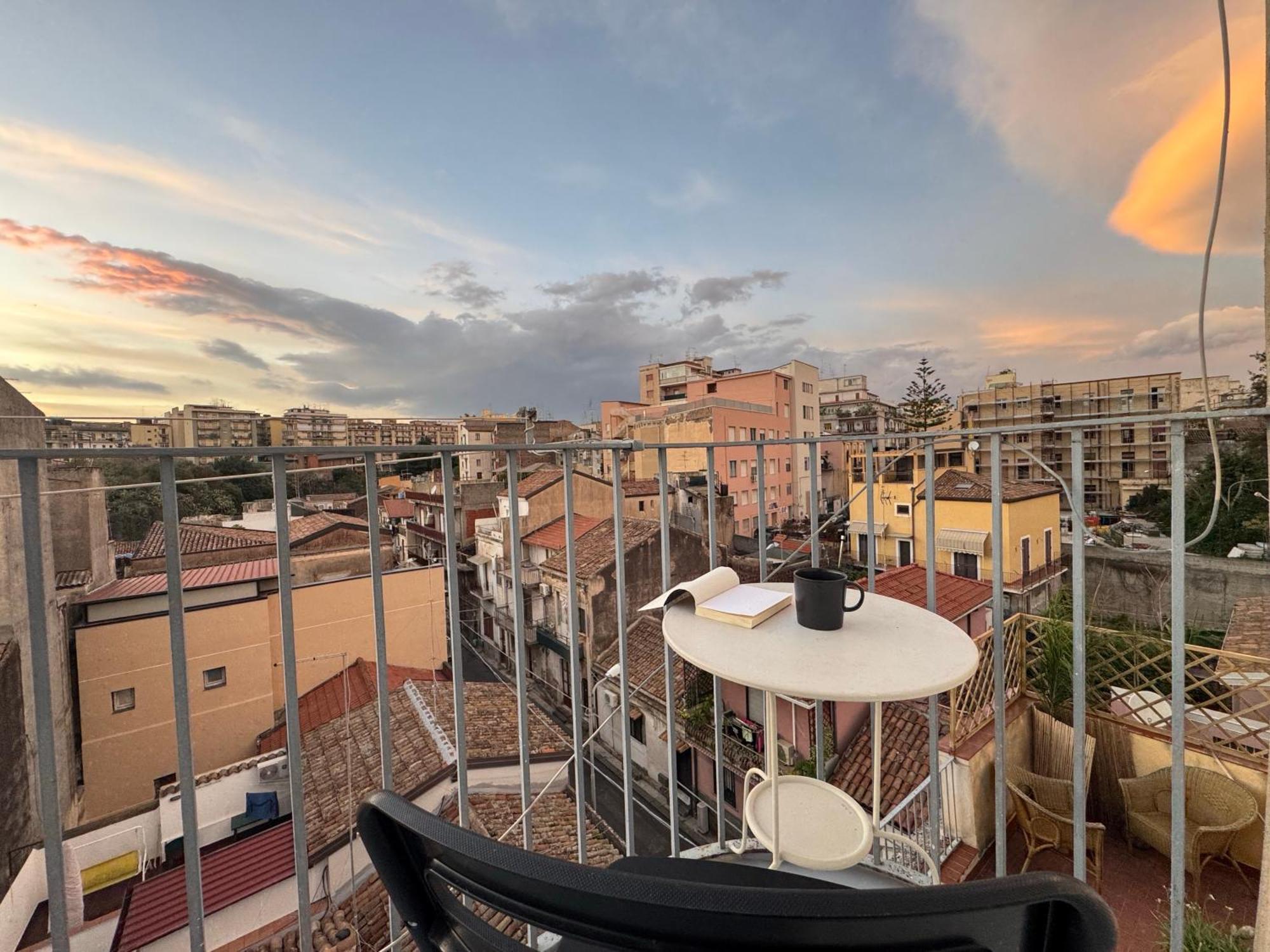 Attico Agora - Elegante Duplex Nel Cuore Di Catania Bagian luar foto