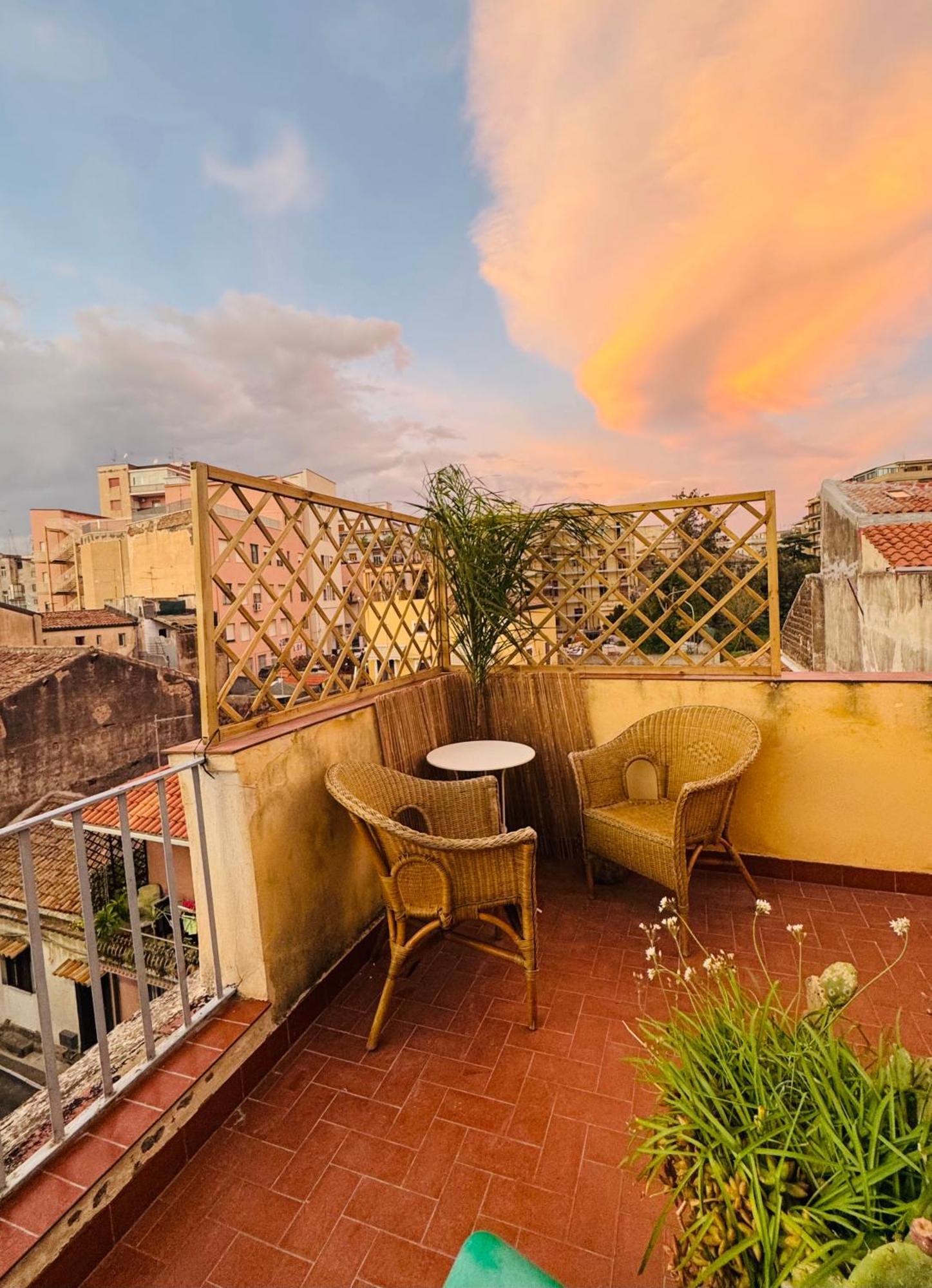 Attico Agora - Elegante Duplex Nel Cuore Di Catania Bagian luar foto