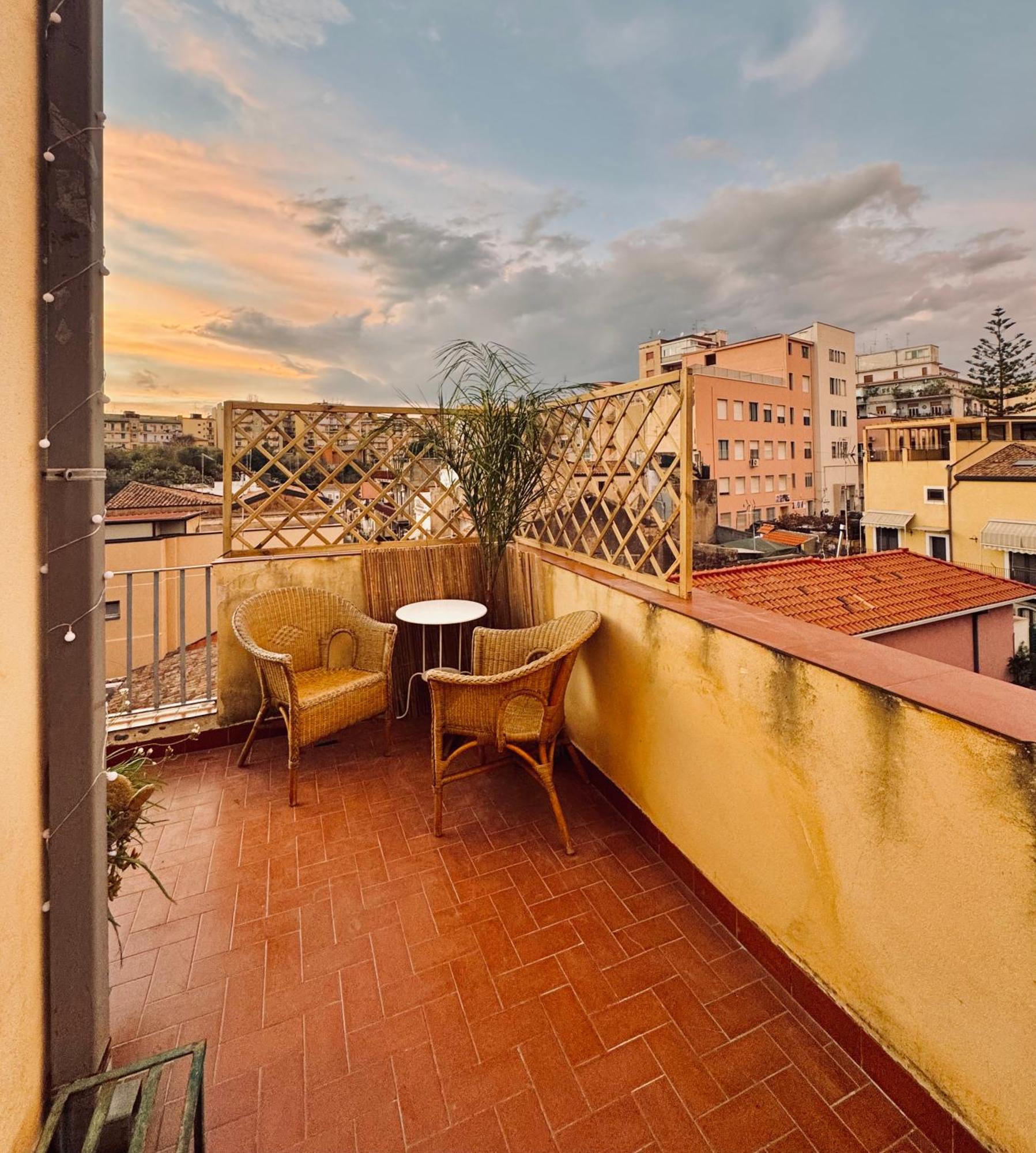 Attico Agora - Elegante Duplex Nel Cuore Di Catania Bagian luar foto