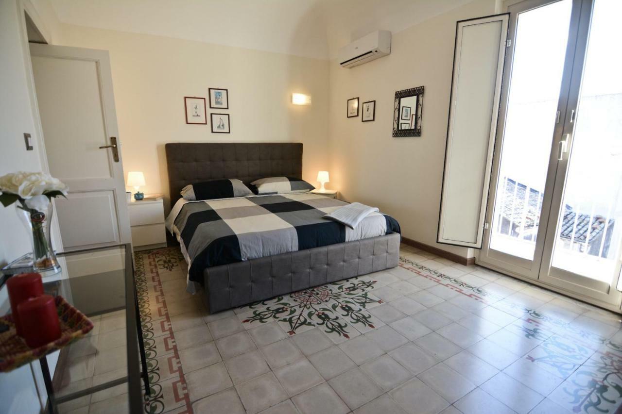Attico Agora - Elegante Duplex Nel Cuore Di Catania Bagian luar foto